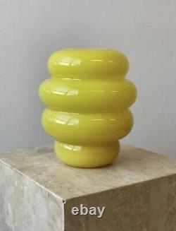 Vase en verre jaune moderniste Vintage Ikea Anne Nilsson 9 encastré avec cerceau en ruche