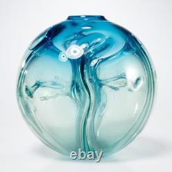 Vase en verre moderne bleu-vert signé Paul Manners 6.5h vintage MCM