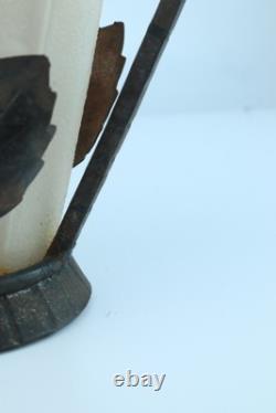 Vase en verre moulé Art Déco français dans un cadre en métal