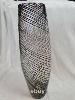 Vase en verre noir d'art de Betty Jackson