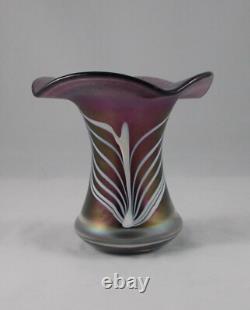 Vase en verre rare et stylé en verre irisierend, art en verre designer probablement de Poschinger