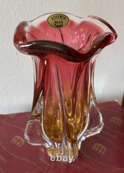 Vase en verre rose et orange des Verreries de Chribska vintage par Josef Hospadka MCM