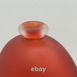 Vase en verre rouge artistique soufflé à la main signé Denizen Robert Wynne Peacock avec marque picturale