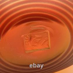 Vase en verre rouge artistique soufflé à la main signé Denizen Robert Wynne Peacock avec marque picturale