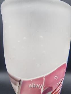 Vase en verre satiné abstrait de 10 3/4 pouces de hauteur style James Wilbat