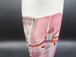 Vase en verre satiné abstrait de 10 3/4 pouces de hauteur style James Wilbat