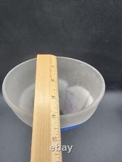 Vase en verre satiné abstrait de 10 3/4 pouces de hauteur style James Wilbat