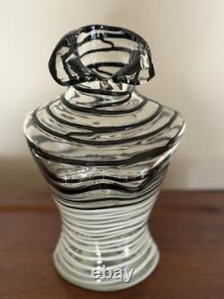 Vase en verre soufflé Murano design tourbillon noir et blanc en verre d'art