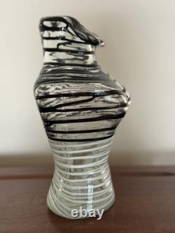 Vase en verre soufflé Murano design tourbillon noir et blanc en verre d'art Vase en verre soufflé Murano design tourbillon noir et blanc en verre d'art