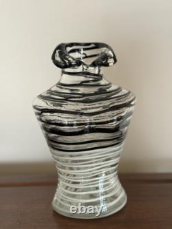 Vase en verre soufflé Murano design tourbillon noir et blanc en verre d'art