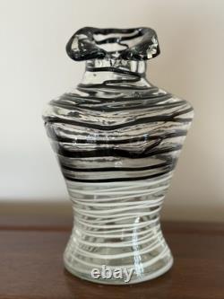Vase en verre soufflé Murano design tourbillon noir et blanc en verre d'art