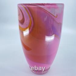 Vase en verre soufflé à la main Gerry Reilly, ton rose, tourbillon, verre melting pot, signé WA