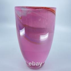 Vase en verre soufflé à la main Gerry Reilly, ton rose, tourbillon, verre melting pot, signé WA