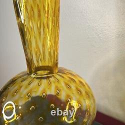 Vase en verre soufflé à la main MCM des années 1960 avec bulles contrôlées en optique double couleur jaune en forme de gourde