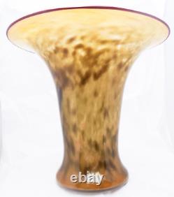 Vase en verre soufflé à la main de style Murano, fumé ambre tacheté, à large rebord, de 10,5 pouces de hauteur.