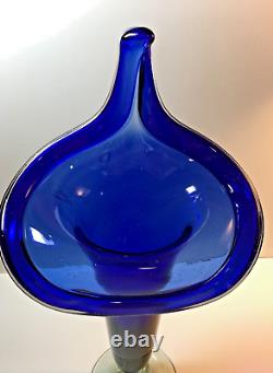 Vase en verre soufflé à la main en bleu cobalt Jack-In-The-Pulpit vintage 16 vif et lourd.