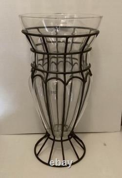Vase en verre soufflé à la main gothique exceptionnel de 40 cm de hauteur, pièce maîtresse en cage.