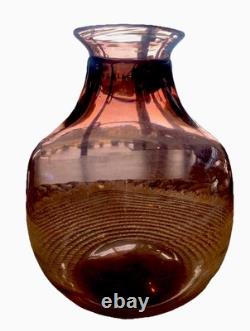Vase en verre soufflé à la main signé Stephen Morris 1979. Australien