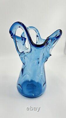 Vase en verre soufflé bleu