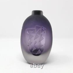 Vase en verre taillé givré améthyste fait main en verre d'art de Géorgie signé Loretta Eby