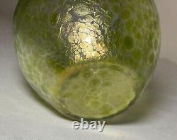 Vase en verre texturé vert iridescent Loetz Bohémien soufflé à la main antique