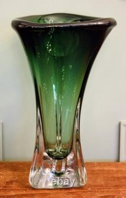 Vase en verre vert dégradé de style vintage