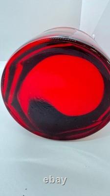 Vase en verre vintage rouge et noir à motif tourbillonnant, soufflé à la main, style art verrier mid-century