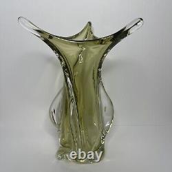 Vase étiré en verre d'art soufflé à la main, signé Vintage Chalet Canada, 12 pouces, Ambre des années 60.