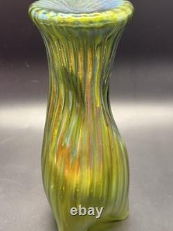 Vase irisé trifide côtelé Loetz