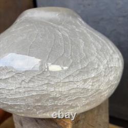 Vase lourd en verre d’art du XXe siècle à effet craquelé et intérieur blanc, collection Sia