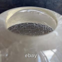 Vase lourd en verre d’art du XXe siècle à effet craquelé et intérieur blanc, collection Sia