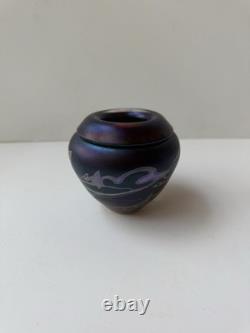 Vase miniature en verre d’art irisé signé Robert Held, Art nouveau
