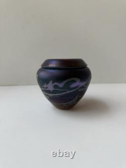 Vase miniature en verre d’art irisé signé Robert Held, Art nouveau Vase miniature en verre d’art irisé signé Robert Held, Art nouveau