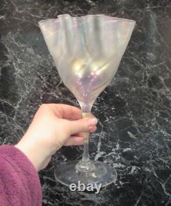 Vase ou gobelet en verre artistique soufflé à la main irisé de 25 cm de John Walsh Walsh