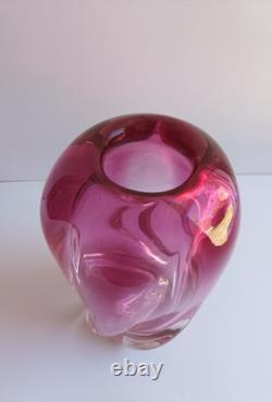 Vase sculptural en verre artistique soufflé à la main, en ombre rose vintage magnifique, torsadé.