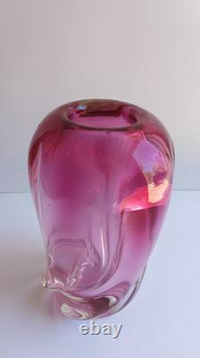 Vase sculptural en verre artistique soufflé à la main, en ombre rose vintage magnifique, torsadé.
