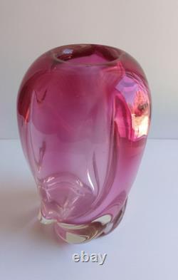 Vase sculptural en verre artistique soufflé à la main, en ombre rose vintage magnifique, torsadé.