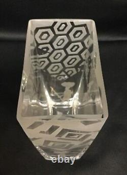 Vase signé par l'artiste gravé avec un design africain géométrique tribal en verre d'art