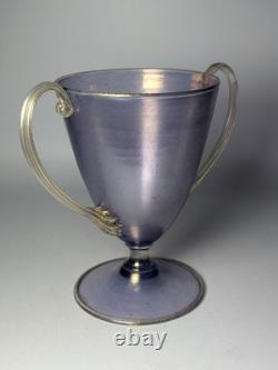 Vase trophée vintage Salviati Murano du début du XXe siècle en verre lavande irisé et doré