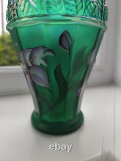 Vase vintage en verre d’art irisé vert émeraude, peint à la main et signé Fenton USA
