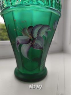 Vase vintage en verre d’art irisé vert émeraude, peint à la main et signé Fenton USA