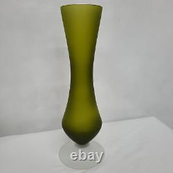 Vase vintage original de couleur unique vert olive givré en verre d'art du milieu du siècle.