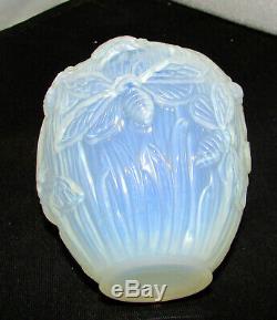 Verlys Verre Art Les Phalènes Moth Vase Art Déco Circa 1938 Lt Bleu Opalescent