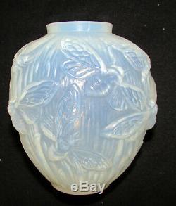 Verlys Verre Art Les Phalènes Moth Vase Art Déco Circa 1938 Lt Bleu Opalescent