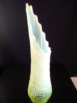 Verre Fenton Art Cloutés Topaz Vaseline Opalescent 17,5. Balancé Vase