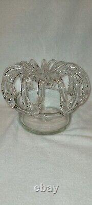 Verre d'art soufflé victorien antique pour mariage de la mariée avec support pour fleurs en forme de couronne royale.