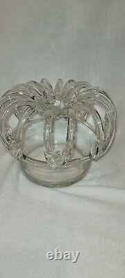 Verre d'art soufflé victorien antique pour mariage de la mariée avec support pour fleurs en forme de couronne royale.