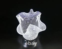 Verre d'art vintage Petit vase en verre soufflé de Murano modèle mouchoir