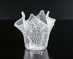 Verre d'art vintage Petit vase en verre soufflé de Murano modèle mouchoir