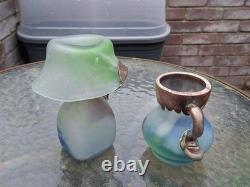 Verre d’atelier avec recouvrement en cuivre massif. Deux pièces signées par l’artiste